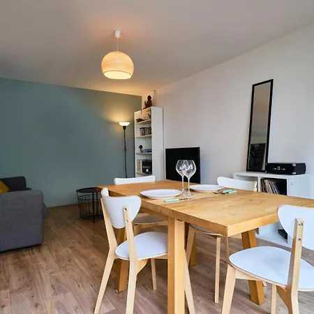 Apartment Balconyparking Space Near Train Station *