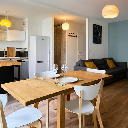 Balconyparking Space Near Train Station *