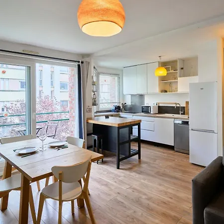 Balconyparking Space Near Train Station *