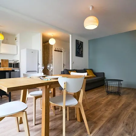 Balconyparking Space Near Train Station *