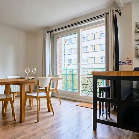 Appartement Balconyparking Space Near Train Station