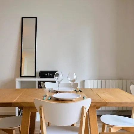 Balconyparking Space Near Train Station ليل