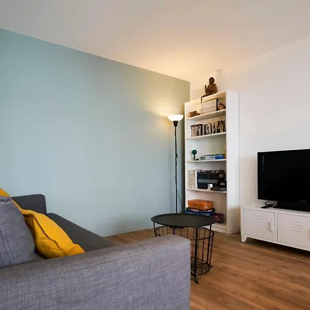 Balconyparking Space Near Train Station Appartement *