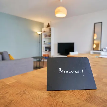 Balconyparking Space Near Train Station * ليل