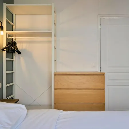 Balconyparking Space Near Train Station