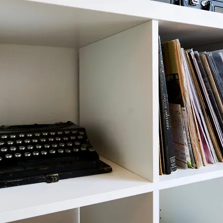 Lägenhet Balconyparking Space Near Train Station *