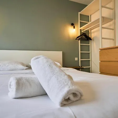 Balconyparking Space Near Train Station *